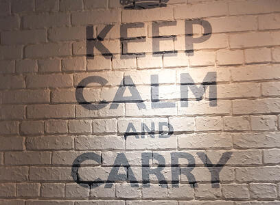 Роспись стен Надпись Keep calm в СПб