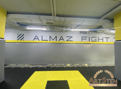 Роспись кирпичной стены в клубе единоборств Almaz на заказ в СПб