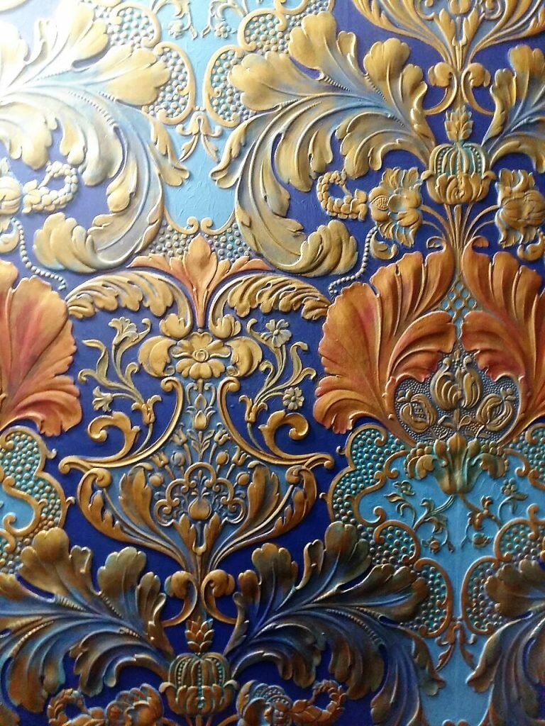 Трёхцветная покраска Lincrusta с золочением